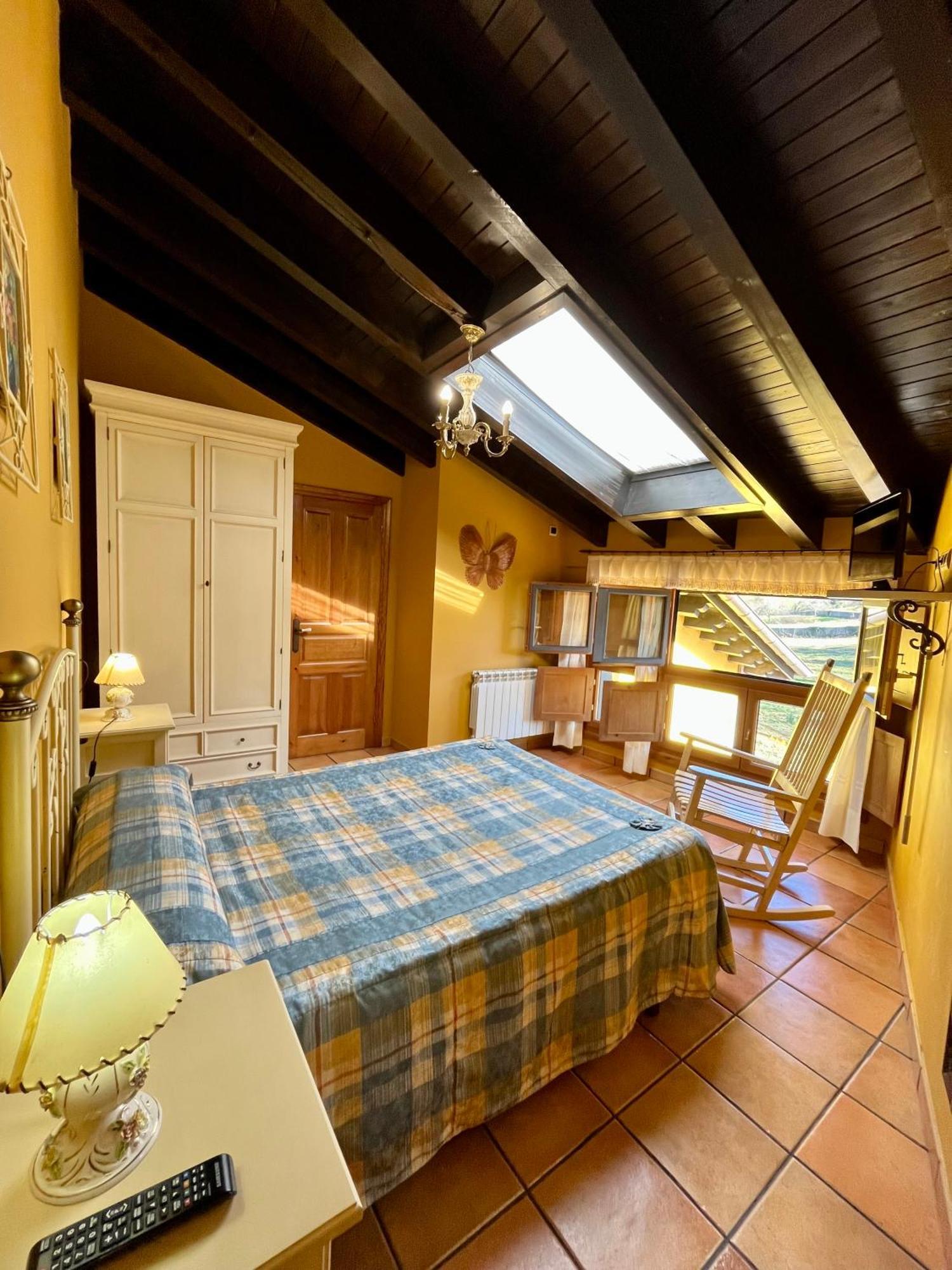 Apartamentos Turisticos Paseo De La Alameda Villaviciosa  Extérieur photo